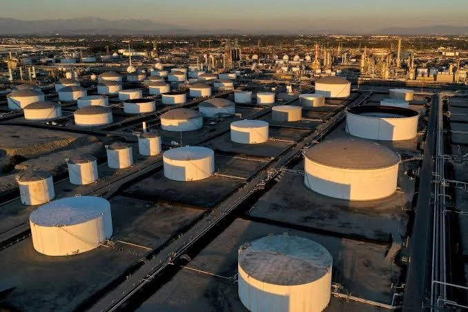 Diễn biến chứng khoán, giá dầu giữa bất ổn eo biển Hormuz Diễn biến chứng khoán, giá dầu giữa bất ổn eo biển Hormuz