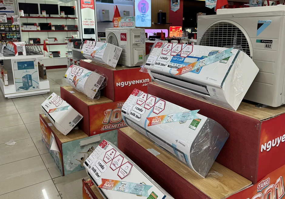 Điện giờ cao điểm đắt gấp gần 3 lần; điều hòa giá rẻ có tiết kiệm điện? Điện giờ cao điểm đắt gấp gần 3 lần; điều hòa giá rẻ có tiết kiệm điện?