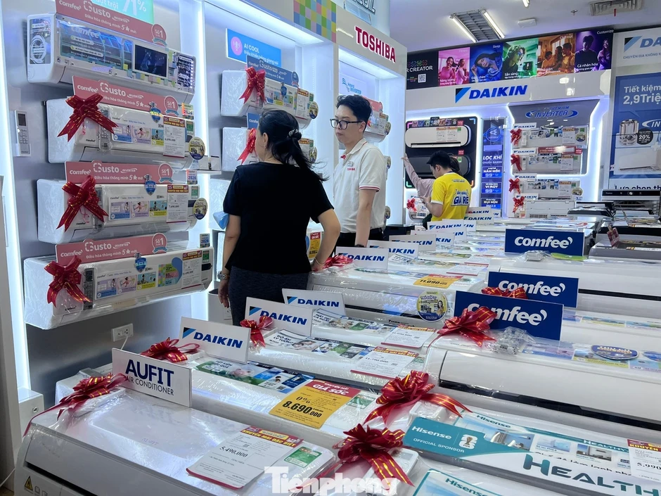 Điện lạnh 'cháy hàng' mùa nắng nóng, dân TP.HCM xuống tiền mua gì? Điện lạnh 'cháy hàng' mùa nắng nóng, dân TP.HCM xuống tiền mua gì?