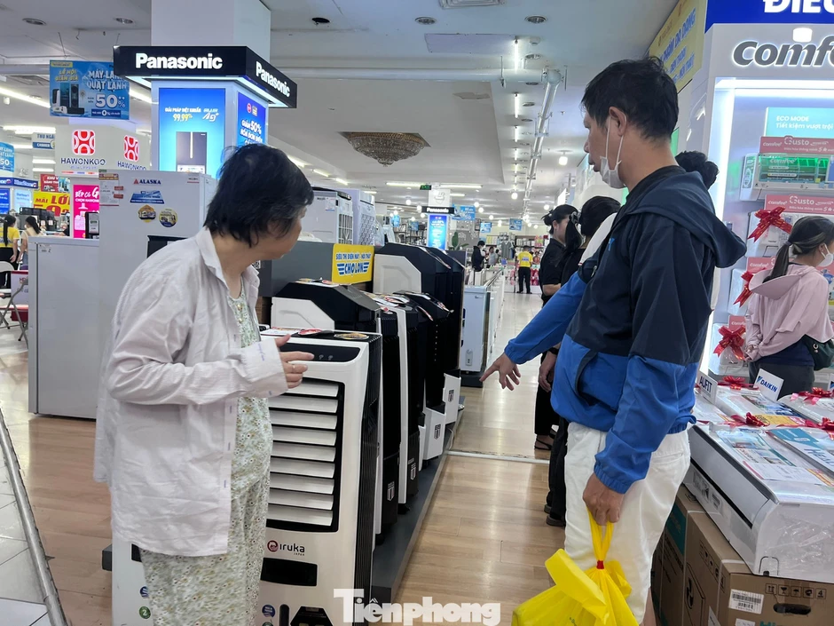Điện lạnh vẫn đắt hàng khi TPHCM đã vào mùa mưa Điện lạnh vẫn đắt hàng khi TPHCM đã vào mùa mưa