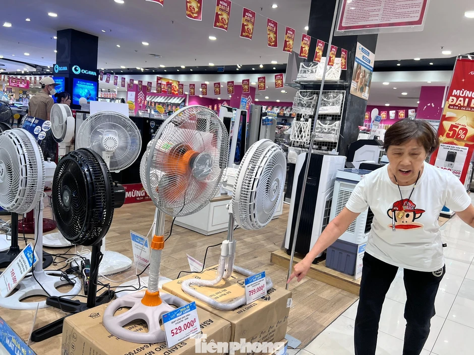 Điện lạnh vẫn đắt hàng khi TPHCM đã vào mùa mưa Điện lạnh vẫn đắt hàng khi TPHCM đã vào mùa mưa
