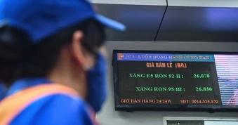 Điều gì khiến giá xăng dầu giảm mạnh hơn 1.300 đồng/lít?