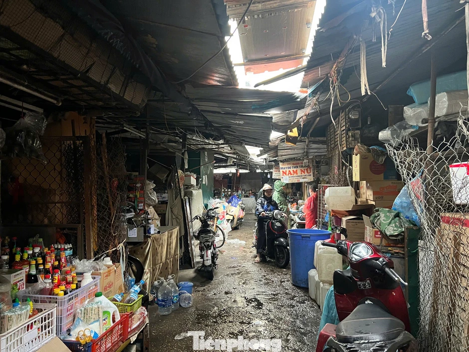 Đình chỉ chợ 34 năm ở Hà Nội: Số phận 200 tiểu thương ra sao? Đình chỉ chợ 34 năm ở Hà Nội: Số phận 200 tiểu thương ra sao?
