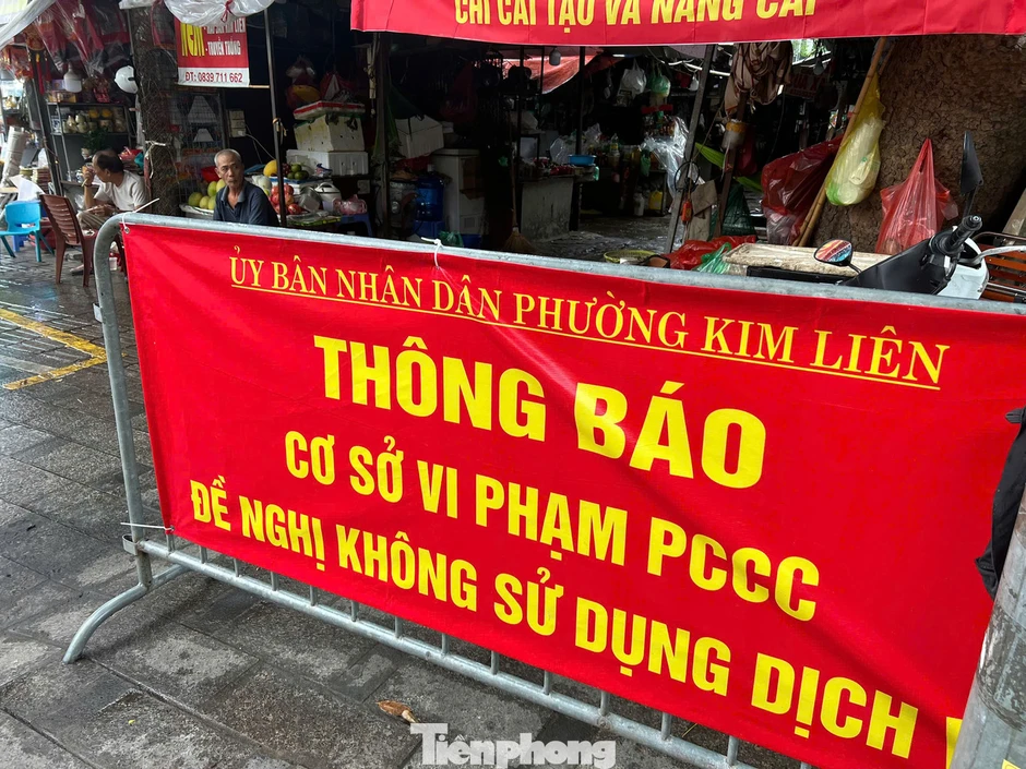 Đình chỉ chợ 34 năm ở Hà Nội: Số phận 200 tiểu thương ra sao? Đình chỉ chợ 34 năm ở Hà Nội: Số phận 200 tiểu thương ra sao?