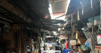 Đình chỉ chợ 34 năm ở Hà Nội: Số phận 200 tiểu thương ra sao?