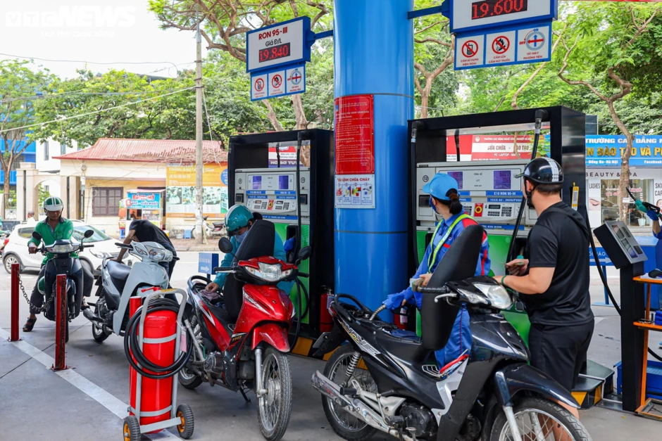 Doanh nghiệp cam kết khó mấy cũng không để hụt nguồn cung xăng dầu Doanh nghiệp cam kết khó mấy cũng không để hụt nguồn cung xăng dầu