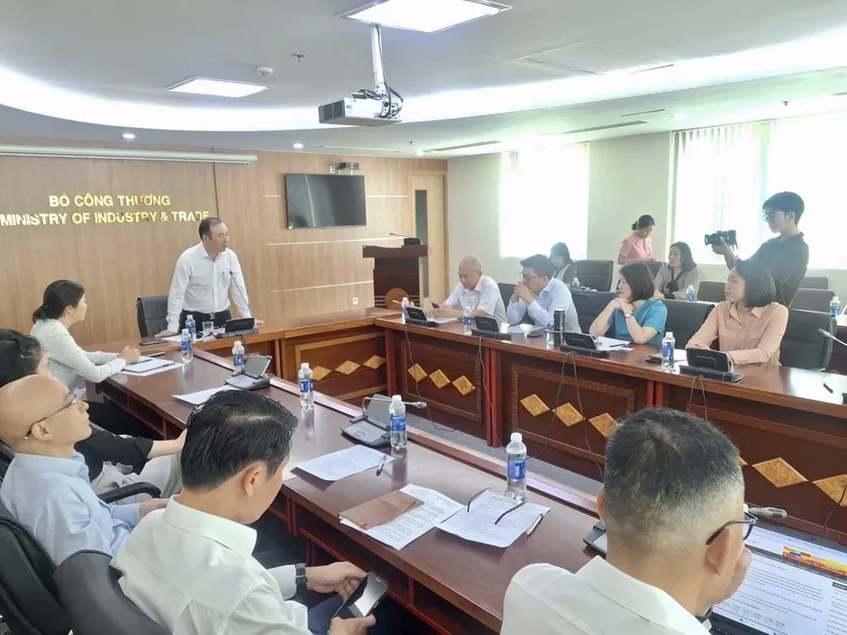 Doanh nghiệp nỗ lực giữ giá, hỗ trợ khách hàng Doanh nghiệp nỗ lực giữ giá, hỗ trợ khách hàng