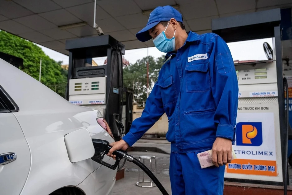Doanh nghiệp vận tải phải giảm giá cước khi giá xăng dầu giảm Doanh nghiệp vận tải phải giảm giá cước khi giá xăng dầu giảm