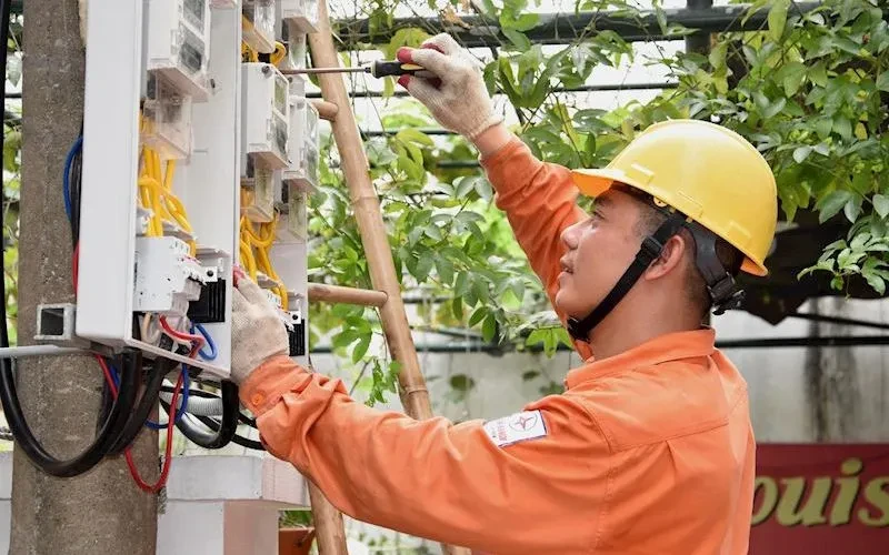 Đổi khung giờ điện cao điểm tác động ra sao đến hộ gia đình, doanh nghiệp? Đổi khung giờ điện cao điểm tác động ra sao đến hộ gia đình, doanh nghiệp?