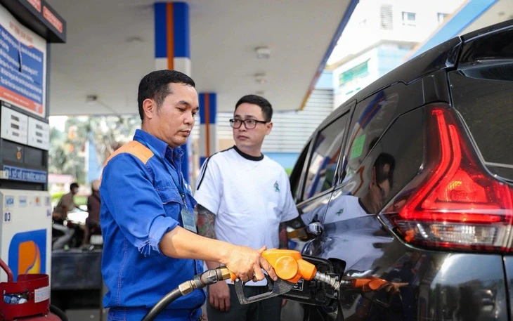 Đồng loạt giảm các mặt hàng dầu, diesel giảm gần 2.000 đồng/lít Đồng loạt giảm các mặt hàng dầu, diesel giảm gần 2.000 đồng/lít