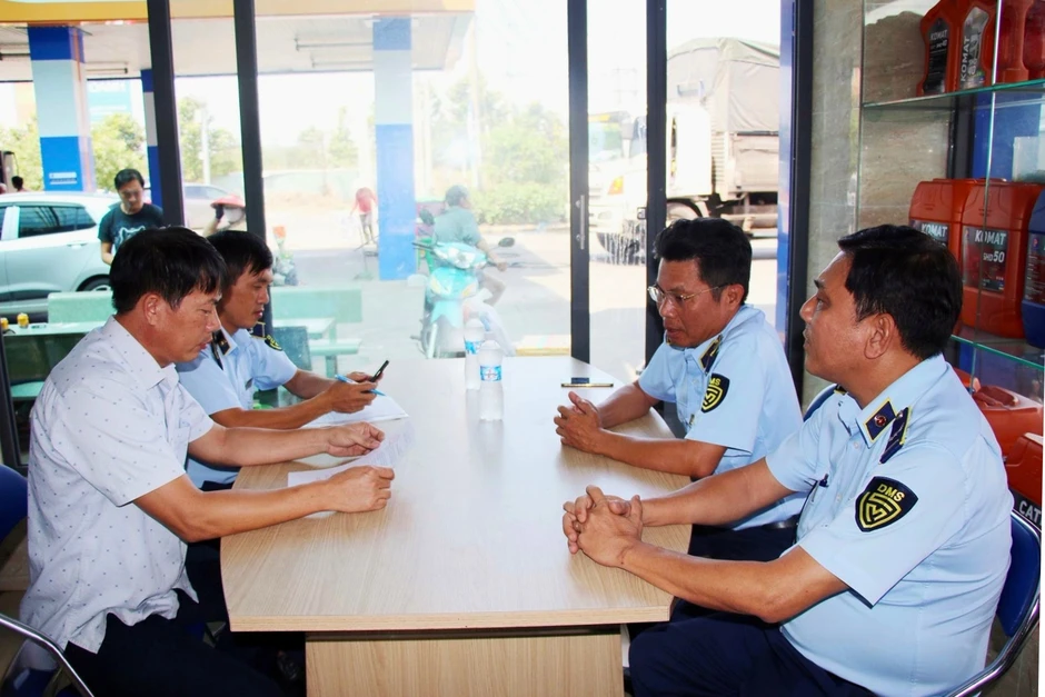 Đồng Nai lập đường dây nóng phản ánh về xăng dầu, yêu cầu không bán nhỏ giọt Đồng Nai lập đường dây nóng phản ánh về xăng dầu, yêu cầu không bán nhỏ giọt