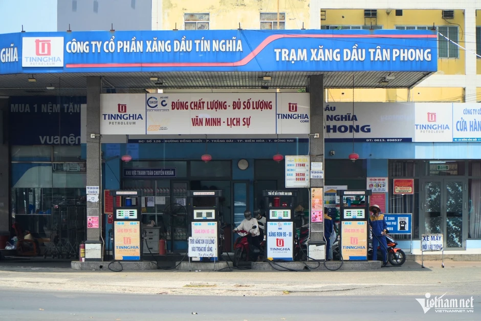 Đồng Nai lập đường dây nóng phản ánh về xăng dầu, yêu cầu không bán nhỏ giọt Đồng Nai lập đường dây nóng phản ánh về xăng dầu, yêu cầu không bán nhỏ giọt
