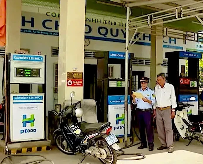 Đồng Tháp: 160 cửa hàng xăng, dầu ký cam kết không giảm thời gian bán hàng Đồng Tháp: 160 cửa hàng xăng, dầu ký cam kết không giảm thời gian bán hàng