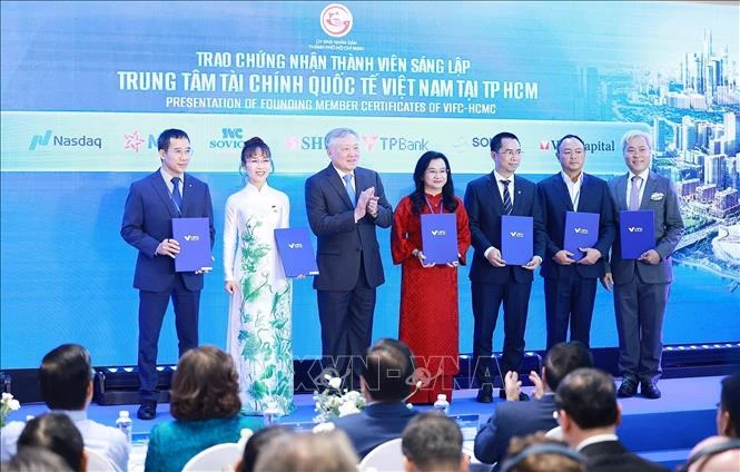 Đột phá trung tâm tài chính - Bài 1: Khát vọng 'Phố Wall' TP Hồ Chí Minh