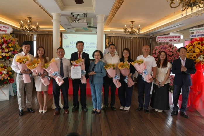 Du khách tới TPHCM mà chưa trải nghiệm đường sông là đáng tiếc Du khách tới TPHCM mà chưa trải nghiệm đường sông là đáng tiếc