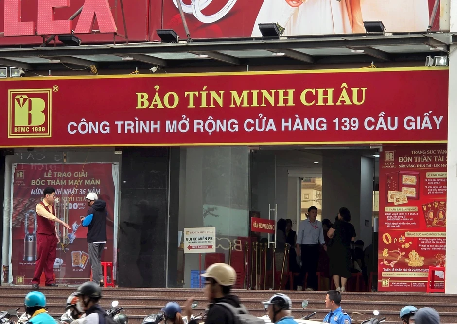 Đúng 12h Bảo Tín Minh Châu mở cửa, bất ngờ giá vàng SJC tại đây! Đúng 12h Bảo Tín Minh Châu mở cửa, bất ngờ giá vàng SJC tại đây!
