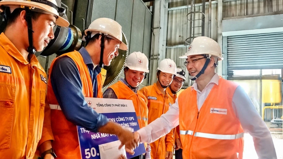 EVNGENCO3 thăm người lao động đang đại tu Nhà máy điện Phú Mỹ 2.1 EVNGENCO3 thăm người lao động đang đại tu Nhà máy điện Phú Mỹ 2.1