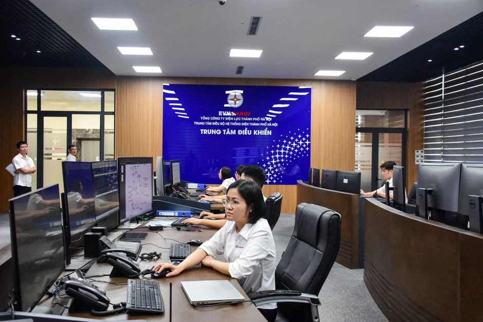 EVNHANOI bảo đảm cung ứng điện ổn định cho người dân trong mùa nóng kéo dài EVNHANOI bảo đảm cung ứng điện ổn định cho người dân trong mùa nóng kéo dài
