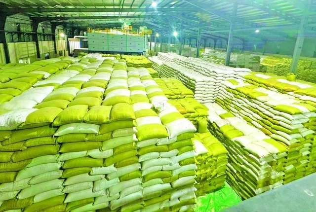 Gạo Việt Nam, Thái Lan bất ngờ bị một đối thủ mới vượt mặt tại Philippines, mới xuất hiện đã được trả giá cao kỷ lục Gạo Việt Nam, Thái Lan bất ngờ bị một đối thủ mới vượt mặt tại Philippines, mới xuất hiện đã được trả giá cao kỷ lục