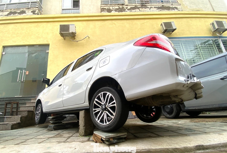 Gara sửa xe kiếm bộn tiền sau trận mưa to nhất 41 năm tại Vinh