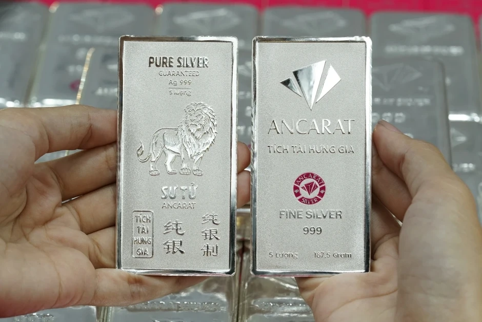 Giá bạc hôm nay 20/3: Bạc trong nước và thế giới đồng loạt lao dốc Giá bạc hôm nay 20/3: Bạc trong nước và thế giới đồng loạt lao dốc