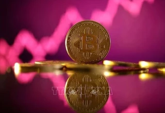 Giá bitcoin chạm đáy một tuần khi rủi ro từ giá dầu leo thang