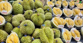 Giá cơm sầu riêng gần 600.000 đồng/kg, nhiều cửa hàng chỉ bán Ri6