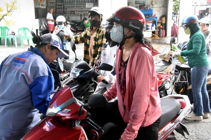 Giá dầu diesel giảm thêm gần 2.000 đồng/lít Giá dầu diesel giảm thêm gần 2.000 đồng/lít