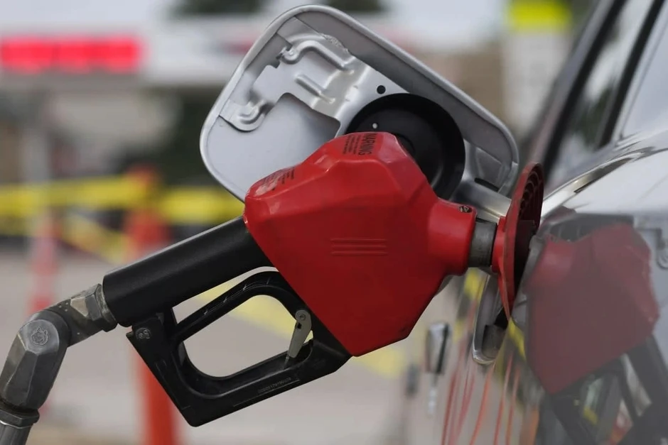 Giá dầu diesel tăng nhanh hơn xăng khi chiến sự Iran kích giá "vàng đen" Giá dầu diesel tăng nhanh hơn xăng khi chiến sự Iran kích giá "vàng đen"