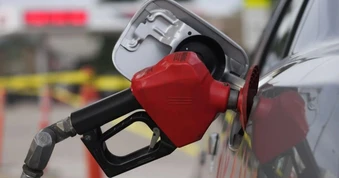 Giá dầu diesel tăng nhanh hơn xăng khi chiến sự Iran kích giá "vàng đen"