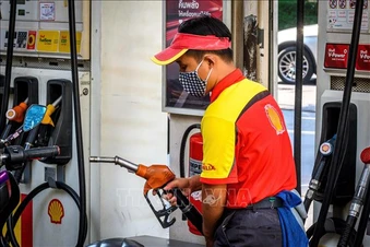 Giá dầu tăng hơn 3% khi căng thẳng Trung Đông leo thang