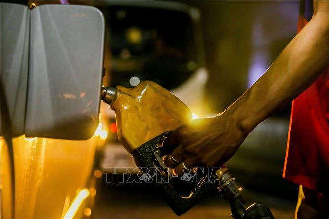 Giá dầu thế giới duy trì gần mức cao nhất 1 tháng do căng thẳng Mỹ-Iran Giá dầu thế giới duy trì gần mức cao nhất 1 tháng do căng thẳng Mỹ-Iran