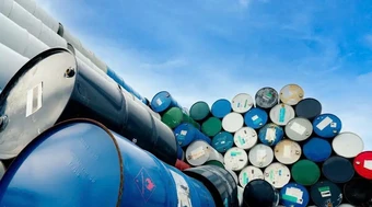 Giá dầu thế giới tăng vọt khi Mỹ tập kích Iran