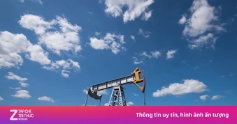 Giá dầu thô dựng đứng, vượt 100 USD/thùng