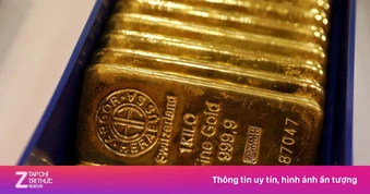Giá dầu thô rơi thẳng đứng, giá vàng ngược dòng tăng