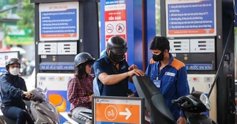 Giá dầu trong nước tiếp tục giảm mạnh