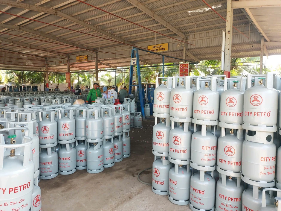 Giá gas đồng loạt tăng, bình 12kg thêm 20.000 đồng Giá gas đồng loạt tăng, bình 12kg thêm 20.000 đồng