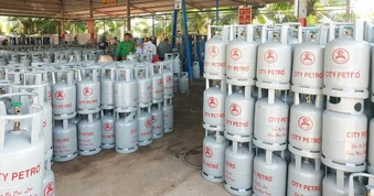 Giá gas đồng loạt tăng, bình 12kg thêm 20.000 đồng
