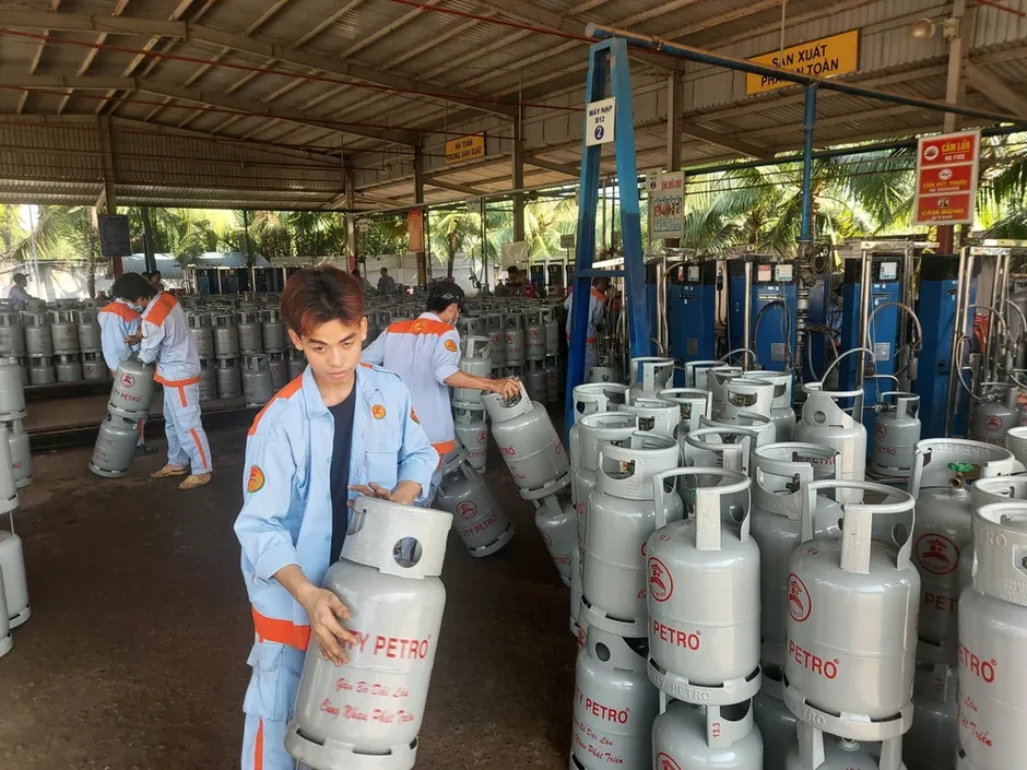 Giá gas tăng khoảng 35.000 đồng/bình 12kg ngay đầu tháng 8