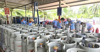 Giá gas tăng khoảng 35.000 đồng/bình 12kg ngay đầu tháng 8