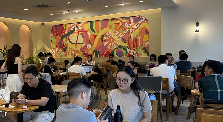 Giá iPhone Air giảm 10 triệu; robot hút bụi gần 30 triệu hút khách Giá iPhone Air giảm 10 triệu; robot hút bụi gần 30 triệu hút khách