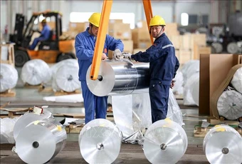 Giá nhôm giao dịch gần mức cao nhất trong 4 năm