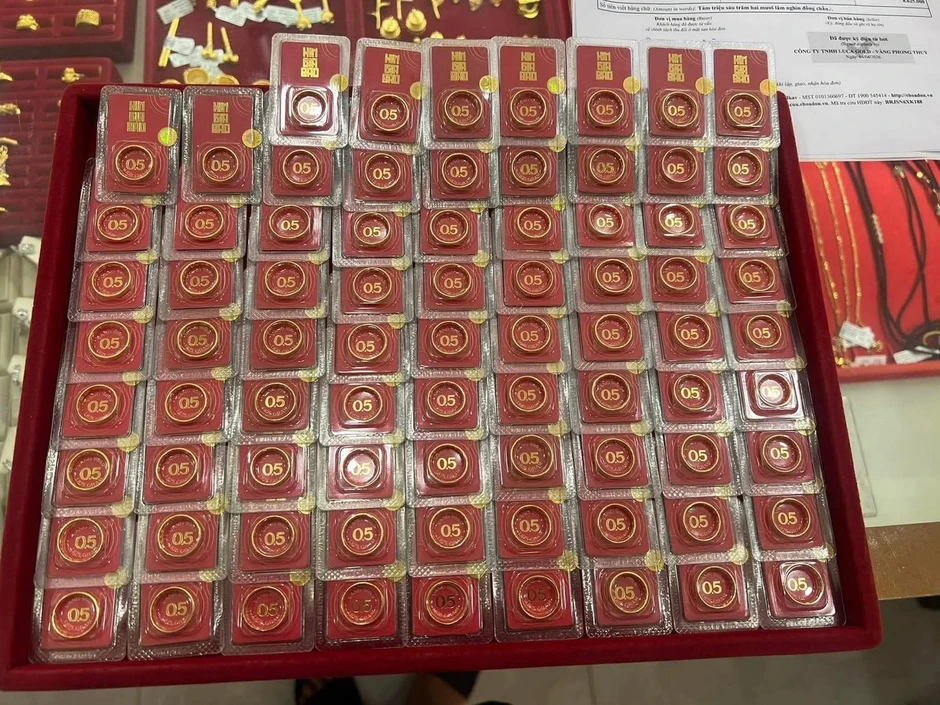 Giá vàng diễn biến lạ