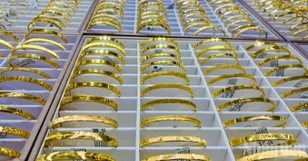 Giá vàng đồng loạt tăng mạnh trở lại, cả chuyên gia lẫn nhà đầu tư đều lạc quan về triển vọng giá tuần tới