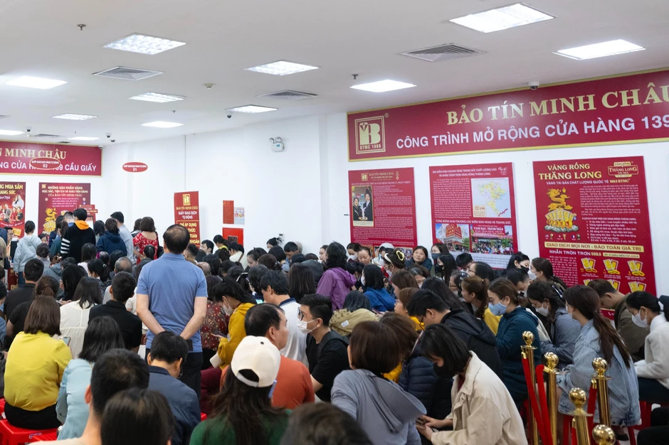 Giá vàng giảm sâu, người mua không còn phải chờ hàng tháng nhận vàng Giá vàng giảm sâu, người mua không còn phải chờ hàng tháng nhận vàng