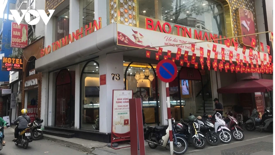 Giá vàng hạ nhiệt, nhà đầu tư quay lưng: Tiền đổ mạnh vào tiết kiệm Giá vàng hạ nhiệt, nhà đầu tư quay lưng: Tiền đổ mạnh vào tiết kiệm