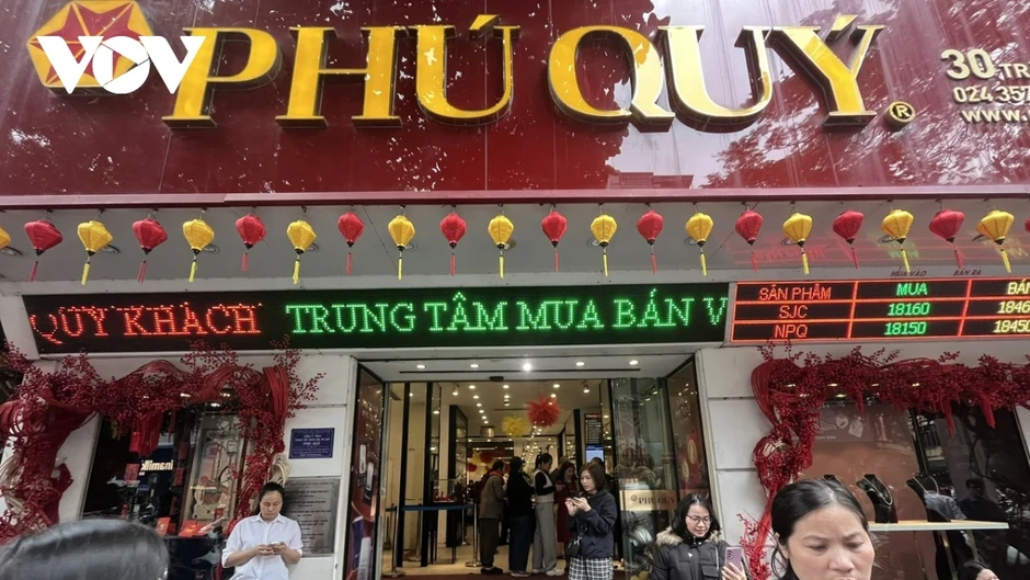 Giá vàng hạ nhiệt, nhà đầu tư quay lưng: Tiền đổ mạnh vào tiết kiệm Giá vàng hạ nhiệt, nhà đầu tư quay lưng: Tiền đổ mạnh vào tiết kiệm