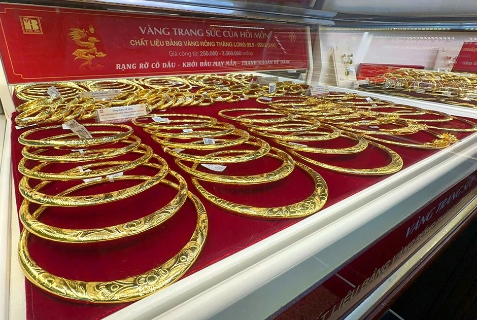 Giá vàng hôm nay 13/5: Giá bán vàng SJC giảm còn 165,5 triệu đồng/lượng Giá vàng hôm nay 13/5: Giá bán vàng SJC giảm còn 165,5 triệu đồng/lượng