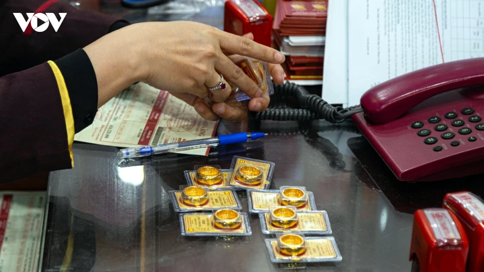 Giá vàng hôm nay 14/7: Giá vàng SJC và vàng thế giới đồng loạt lao dốc Giá vàng hôm nay 14/7: Giá vàng SJC và vàng thế giới đồng loạt lao dốc