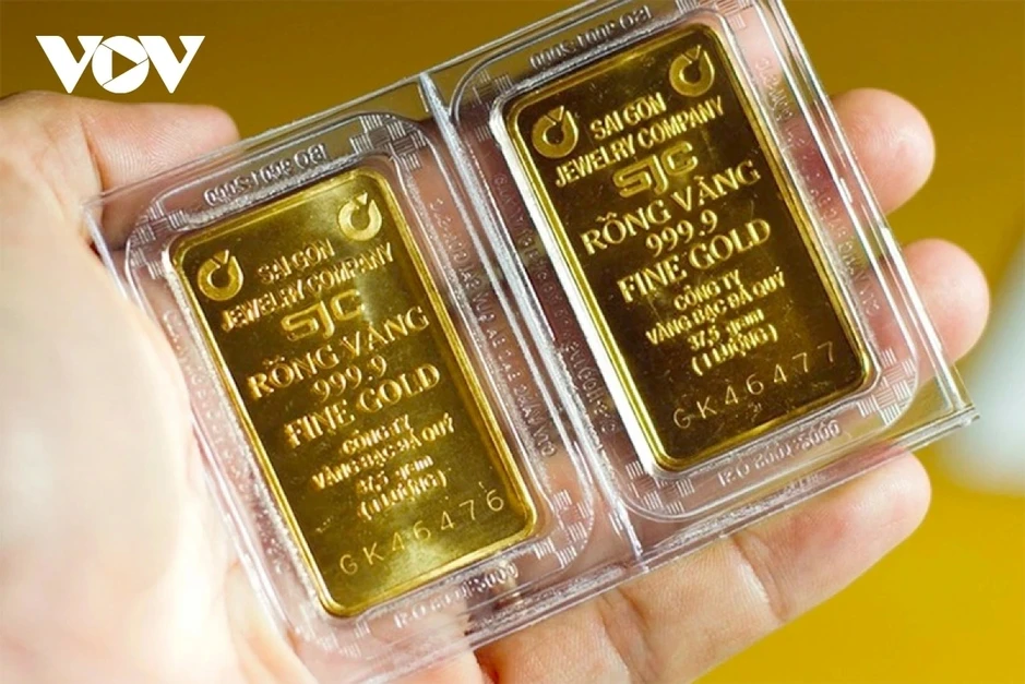 Giá vàng hôm nay 16/4: Vàng thế giới giảm mạnh xuống còn 4.794 USD/oz